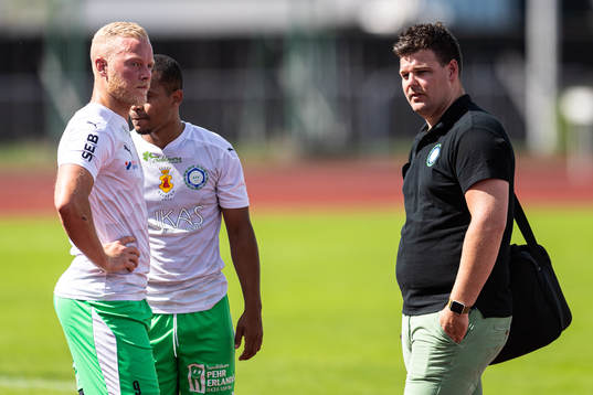 Klippans Tobias Zentio och tränare Emil Bengtsson deppar