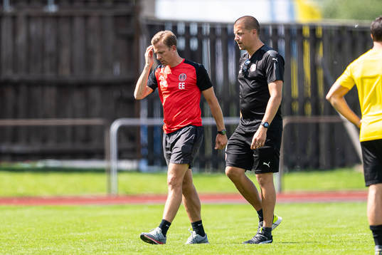 Hittarps tränare Erik Edman och assisterande tränare