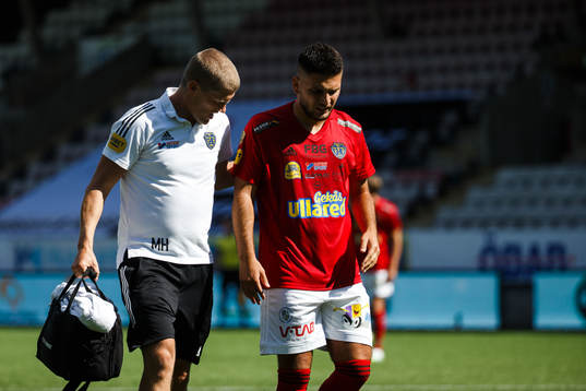 Falkenbergs Edi Sylisufaj lämnar planen