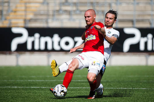 Falkenbergs Christoffer Carlsson och Örebros Nordin Gerzic