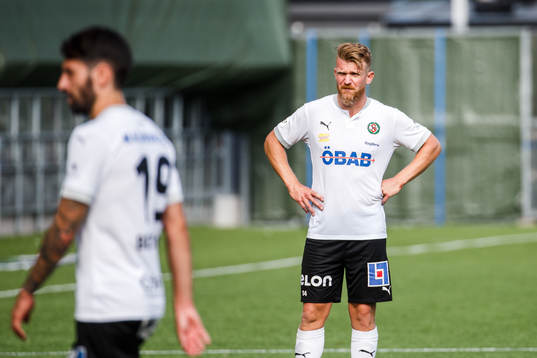 Örebros Michael Almebäck deppar