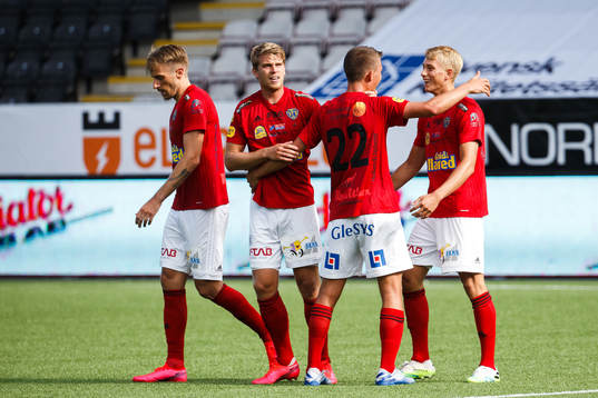 Falkenbergs spelare jublar