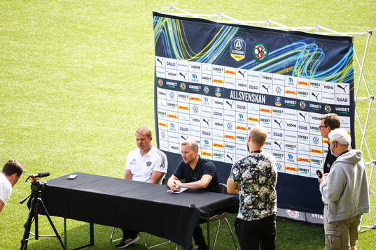 Falkenbergs tränare Hasse Eklund och Örebros tränare