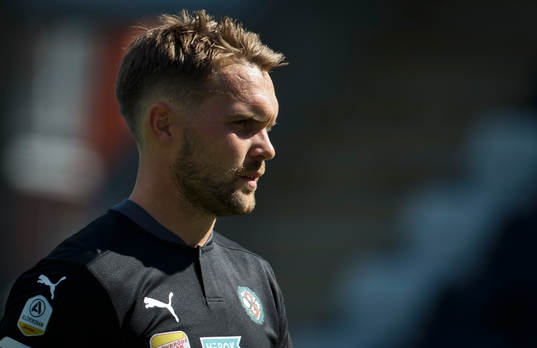 Örebros målvakt Oscar Jansson deppar
