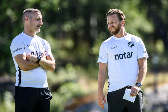 s assisterande tränare Sean O'Shea och tränare Bartosz