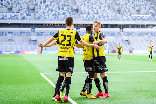Häckens Jasse Tuominen jublar