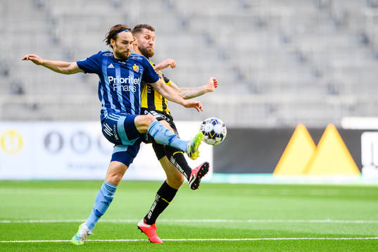 Djurgårdens Kevin Walker och Häckens Joona Toivio