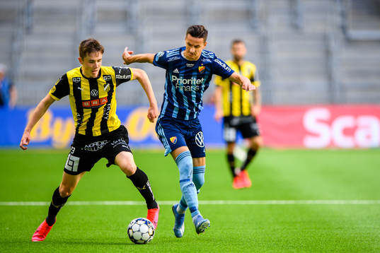 Häckens Patrik Wålemark och Djurgårdens Haris Radetinac