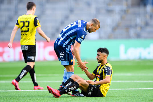 Djurgårdens Jesper Karlström och Häckens Daleho Irandust