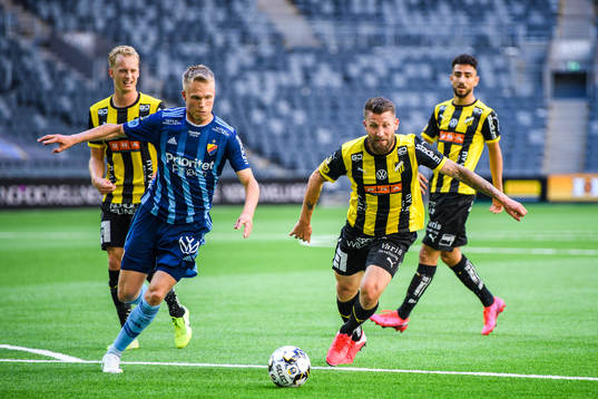 Djurgårdens Jonathan Augustinsson och Häckens Joona Toivio