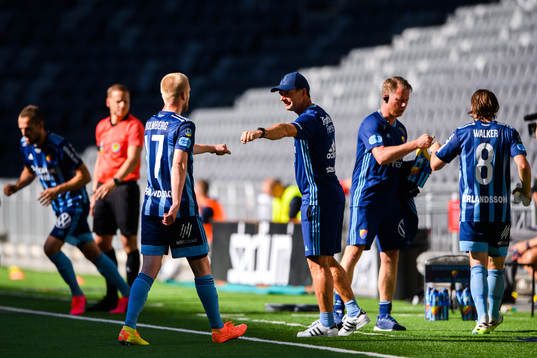 Djurgårdens tränare Kim Bergstrand med Kalle Holmberg och