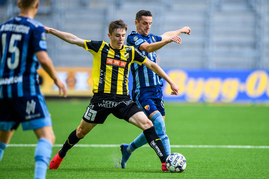 Häckens Patrik Wålemark och Djurgårdens Haris Radetinac