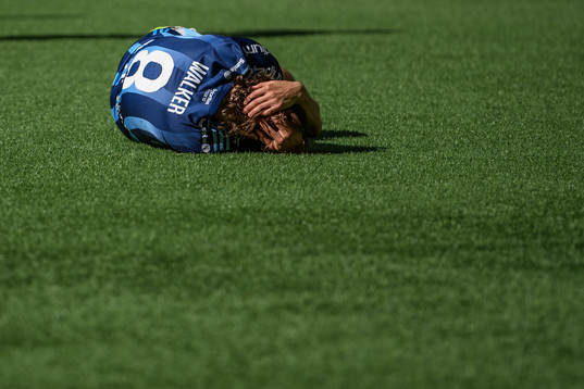 Djurgårdens Kevin Walker har ont