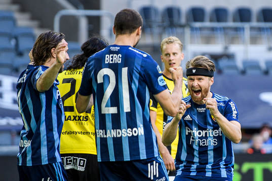 Djurgårdens Erik Berg (m) jublar