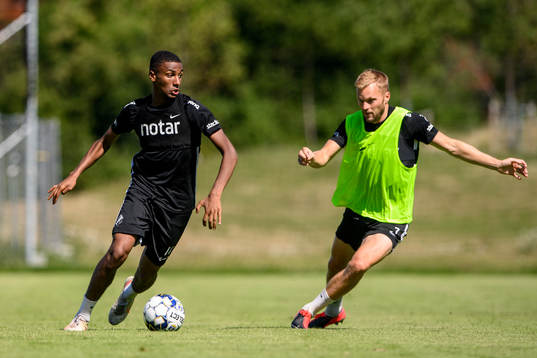 s Paulos Abraham och Sebastian Larsson