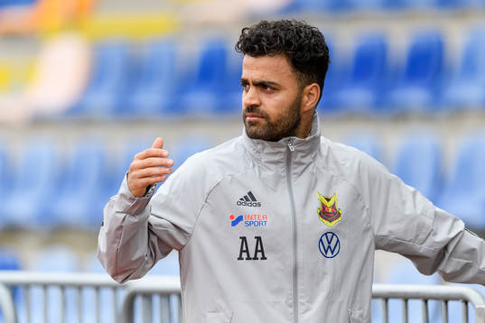Östersunds tränare Amir Azrafshan före fotbollsmatchen i