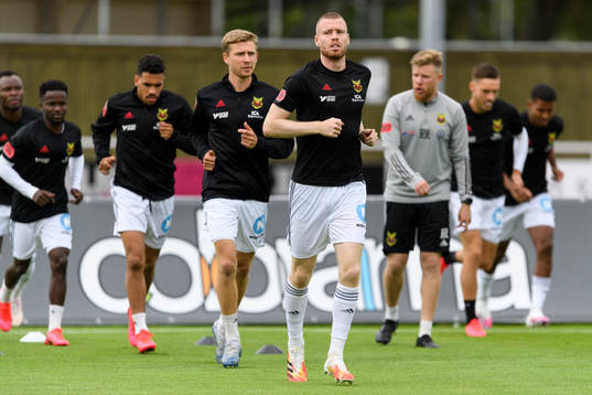 Östersunds spelare före fotbollsmatchen i Allsvenskan
