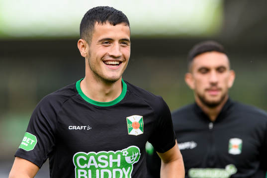 Varbergs Astrit Selmani före fotbollsmatchen i Allsvenskan