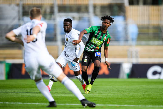 Östersunds Frank Arhin och Varbergs Adama Fofana