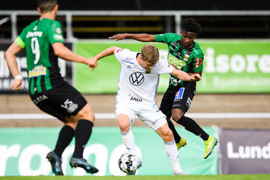 Östersunds Ludvig Fritzson och Varbergs Adama Fofana