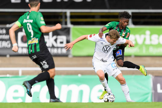 Östersunds Ludvig Fritzson och Varbergs Adama Fofana
