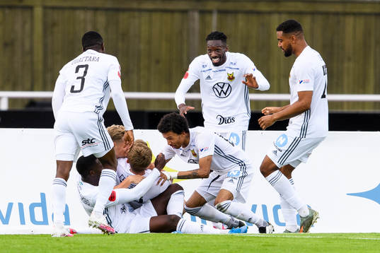 Östersunds spelare jublar