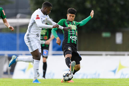 Östersunds Isak Ssewankambo och Varbergs Luke Le Roux