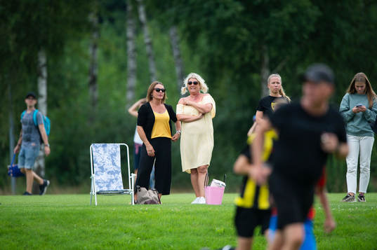 Föräldrar i matchen mellan IFK Hässleholms pojkar födda