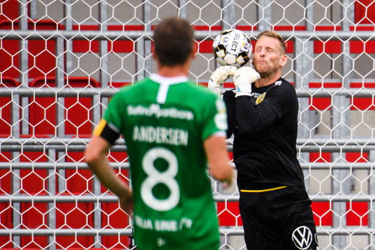 Hammarbys målvakt David Ousted vid Helsingborgs 1-0 mål