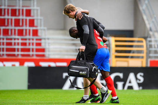 Helsingborgs Mohammed Abubakari lämnar planen