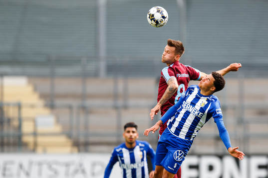 Malmö FFs Arnór Traustason och IFK Göteborgs Alexander