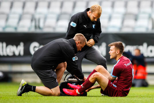 Malmö FFs Arnór Traustason får vård
