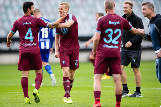 Malmö FFs Behrang Safari och Franz Brorsson jublar