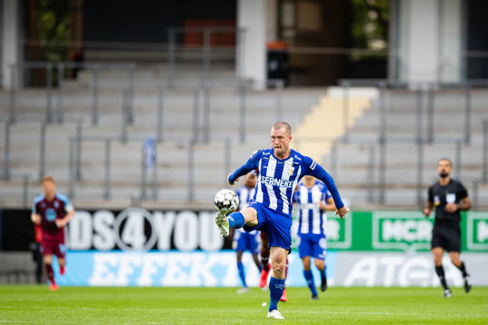 IFK Göteborgs Jakob Johansson med tomma läktare i