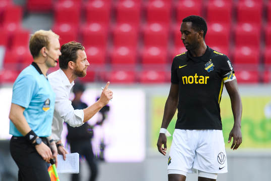 s tränare Bartosz Grzelak och Henok Goitom