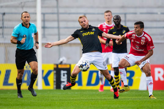 s Sebastian Larsson