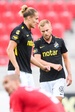 s Felix Michel och Sebastian Larsson deppar