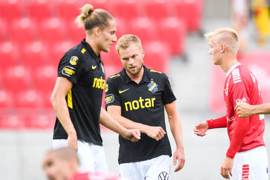 s Felix Michel och Sebastian Larsson deppar