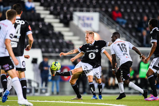 Gjermund Åsen of Rosenborg and Joshua Kitolano of Odd