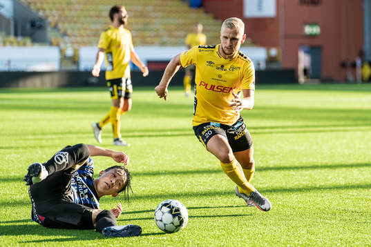 Elfsborgs Simon Strand och Sirius Yukiya Sugita