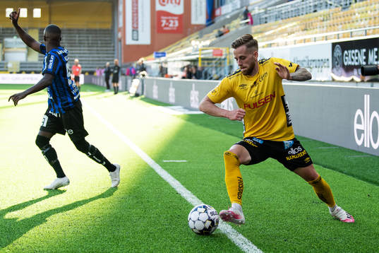 Elfsborgs Rasmus Alm och Sirius Nahom Girmai Netabay