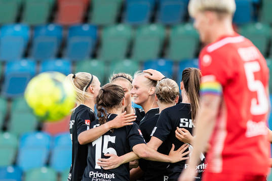 Göteborgs Stina Blackstenius jublar