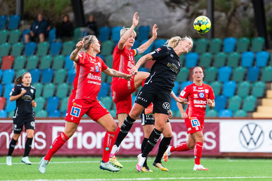 Göteborgs Stina Blackstenius gör 1-0