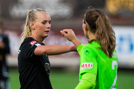 Göteborgs Stina Blackstenius och Linköpings målvakt