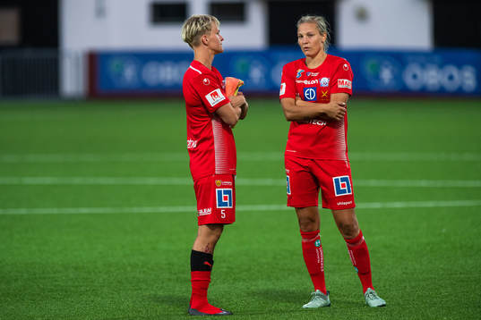Linköpings Nilla Fischer och Lisa Hurtig deppar