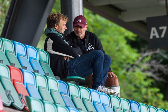 Förbundskapten Peter Gerhardsson på läktaren