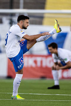 IFK Norrköpings Sead Haksabanovic värmer upp