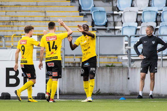 Mjällbys Moses Ogbu jublar