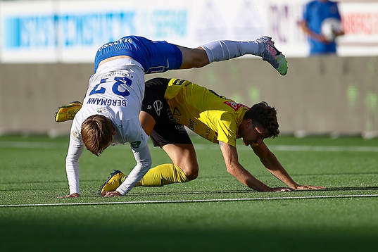 IFK Norrköpings Ísak Bergmann Jóhannesson och Mjällbys