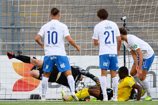 Mål 1-1 av Mjällbys Moses Ogbu